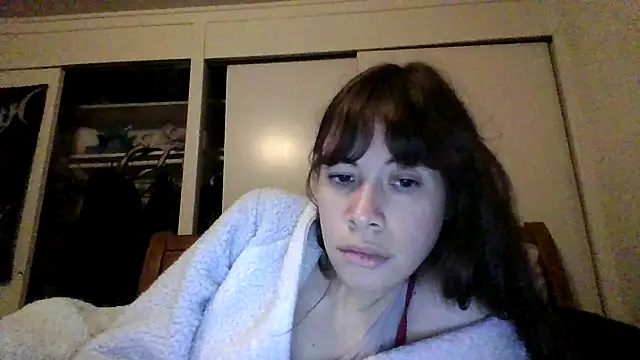 Snapshot of petitedoll29 chatting on 12/29/24, 01:02 petitedoll29 online show from 12/29/24, 01:02