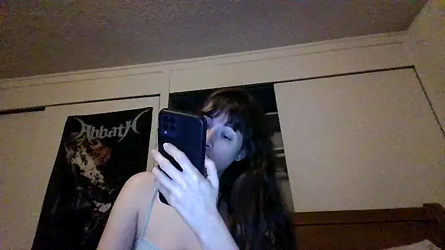 Snapshot of petitedoll29 chatting on 12/07/24, 04:26 petitedoll29 online show from 12/07/24, 04:26