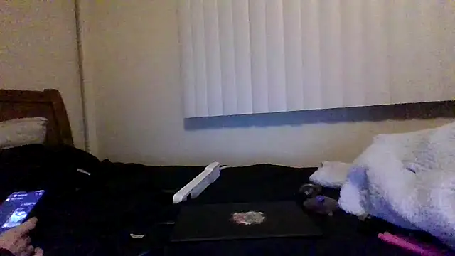 Snapshot of petitedoll29 chatting on 12/24/24, 02:54 petitedoll29 online show from 12/24/24, 02:54