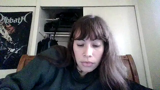 Snapshot of petitedoll29 chatting on 12/06/24, 10:57 petitedoll29 online show from 12/06/24, 10:57