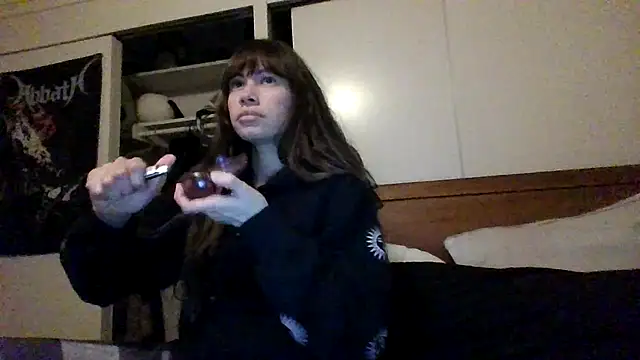 Snapshot of petitedoll29 chatting on 12/23/24, 02:56 petitedoll29 online show from 12/23/24, 02:56