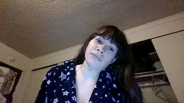 Snapshot of petitedoll29 chatting on 12/06/24, 04:19 petitedoll29 online show from 12/06/24, 04:19