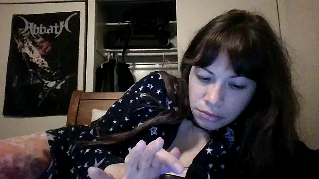 Snapshot of petitedoll29 chatting on 12/06/24, 01:13 petitedoll29 online show from 12/06/24, 01:13