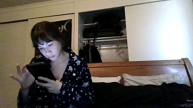 Snapshot of petitedoll29 chatting on 12/06/24, 07:50 petitedoll29 online show from 12/06/24, 07:50