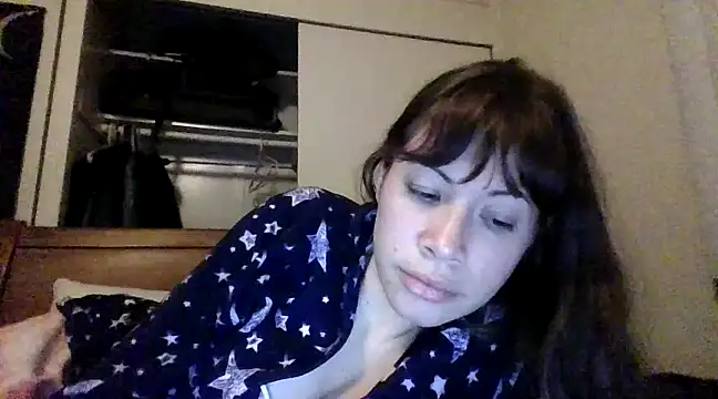 Snapshot of petitedoll29 chatting on 12/06/24, 07:26 petitedoll29 online show from 12/06/24, 07:26