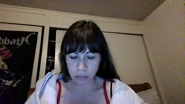 Snapshot of petitedoll29 chatting on 12/17/24, 06:13 petitedoll29 online show from 12/17/24, 06:13