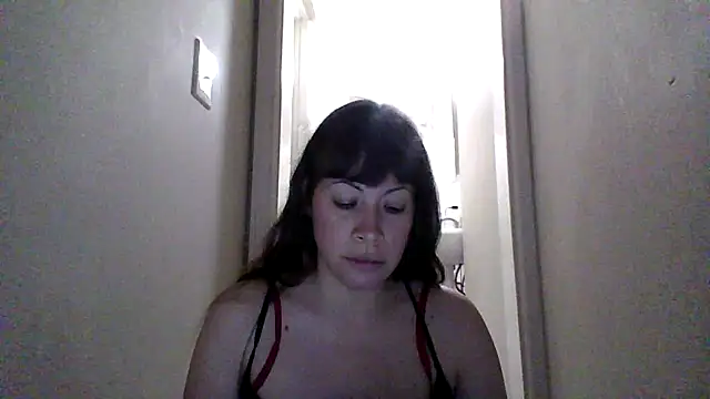 Snapshot of petitedoll29 chatting on 10/27/25, 12:11 petitedoll29 online show from 10/27/25, 12:11