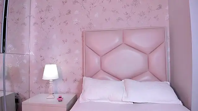 Snapshot of ambar_sullivan chatting on 12/18/25, 11:36 ambar sullivan online show from 12/18/25, 11:36