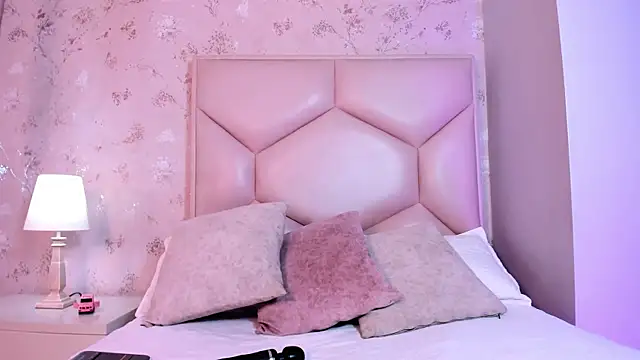 Snapshot of ambar_sullivan chatting on 12/17/25, 11:26 ambar sullivan online show from 12/17/25, 11:26