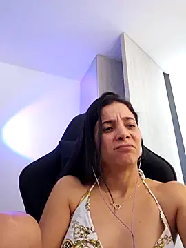 Snapshot of miaeyes chatting on 12/03/24, 03:17 miaeyes online show from 12/03/24, 03:17