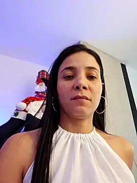 Snapshot of miaeyes chatting on 12/21/24, 01:32 miaeyes online show from 12/21/24, 01:32