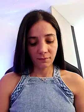 Snapshot of miaeyes chatting on 12/31/24, 04:46 miaeyes online show from 12/31/24, 04:46