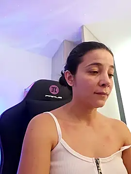 Snapshot of miaeyes chatting on 01/21/25, 01:21 miaeyes online show from 01/21/25, 01:21