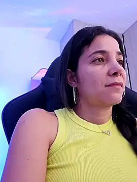 Snapshot of miaeyes chatting on 01/11/25, 04:36 miaeyes online show from 01/11/25, 04:36