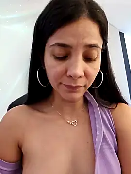 Snapshot of miaeyes chatting on 12/19/24, 04:46 miaeyes online show from 12/19/24, 04:46