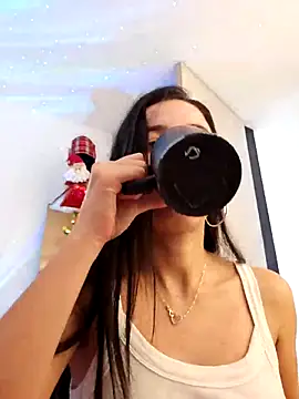 Snapshot of miaeyes chatting on 12/07/24, 01:46 miaeyes online show from 12/07/24, 01:46