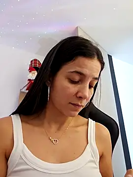 Snapshot of miaeyes chatting on 12/07/24, 04:53 miaeyes online show from 12/07/24, 04:53