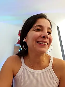 Snapshot of miaeyes chatting on 12/11/24, 01:39 miaeyes online show from 12/11/24, 01:39