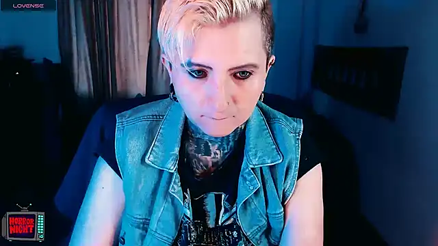 Snapshot of Marieblueeyes chatting on 12/20/25, 10:01 Marieblueeyes online show from 12/20/25, 10:01