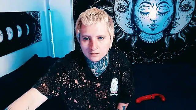 Snapshot of Marieblueeyes chatting on 02/16/26, 01:37 Marieblueeyes online show from 02/16/26, 01:37