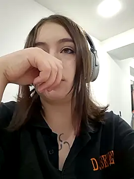 Yammy Yumi online show from 10/31/25, 04:09