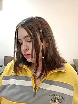 Yammy Yumi online show from 11/06/25, 04:16