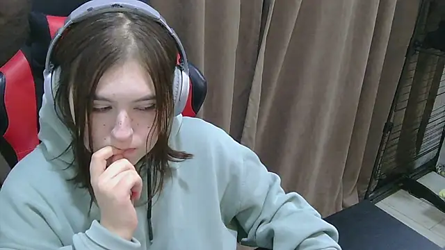 Yammy Yumi online show from 10/29/25, 03:38