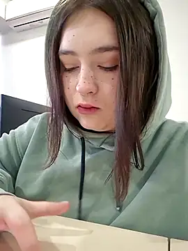 Yammy Yumi online show from 11/04/25, 04:16