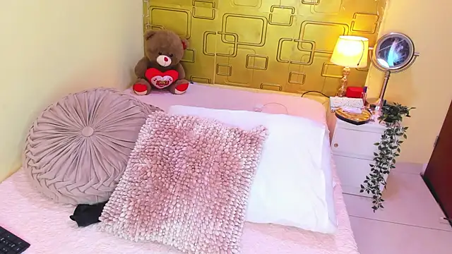 Julia Haye online show from 03/11/26, 04:17