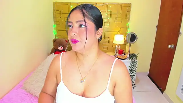 Julia Haye online show from 12/21/25, 12:46