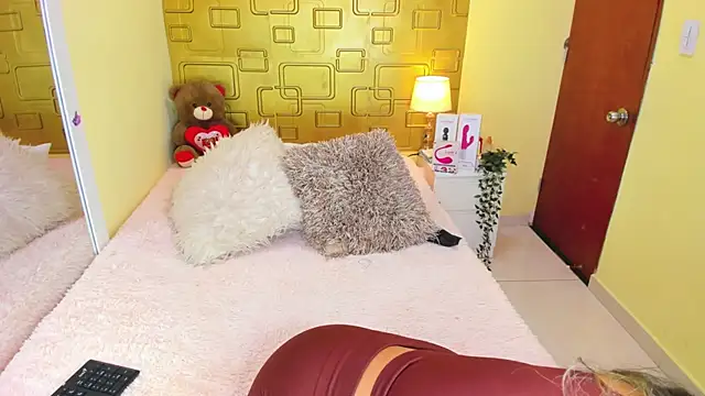 Julia Haye online show from 10/10/25, 02:56