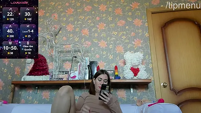 Snapshot of SophieBush chatting on 02/27/25, 07:51 SophieBush online show from 02/27/25, 07:51