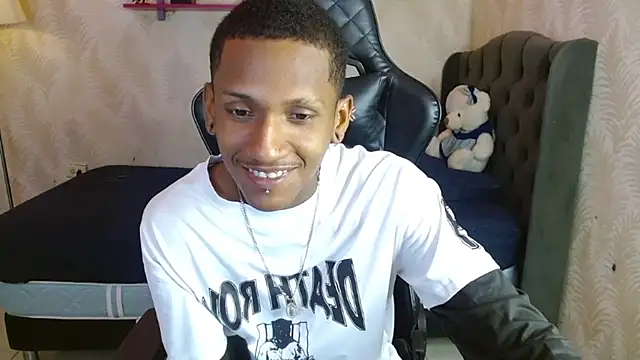 Snapshot of ManSant chatting on 10/15/25, 03:53 ManSant online show from 10/15/25, 03:53