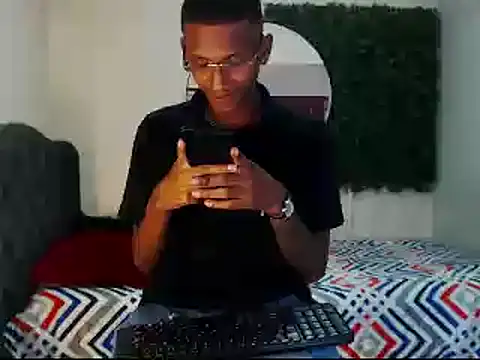 Snapshot of ManSant chatting on 02/17/25, 03:11 ManSant online show from 02/17/25, 03:11