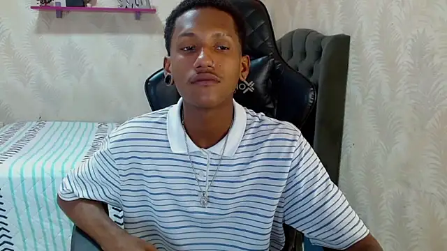 Snapshot of ManSant chatting on 09/15/25, 02:17 ManSant online show from 09/15/25, 02:17