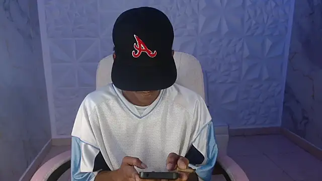 Snapshot of ManSant chatting on 04/17/26, 03:48 ManSant online show from 04/17/26, 03:48