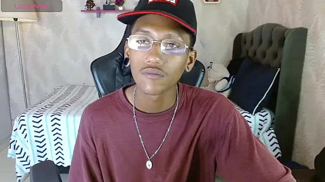 Snapshot of ManSant chatting on 09/11/25, 02:39 ManSant online show from 09/11/25, 02:39