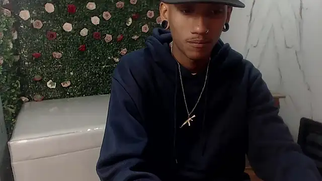 Snapshot of ManSant chatting on 05/19/26, 02:46 ManSant online show from 05/19/26, 02:46
