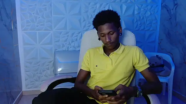 Snapshot of ManSant chatting on 04/21/26, 04:13 ManSant online show from 04/21/26, 04:13
