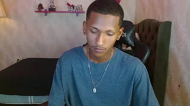 Snapshot of ManSant chatting on 10/14/25, 02:07 ManSant online show from 10/14/25, 02:07