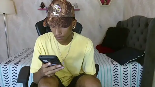 Snapshot of ManSant chatting on 09/16/25, 03:02 ManSant online show from 09/16/25, 03:02
