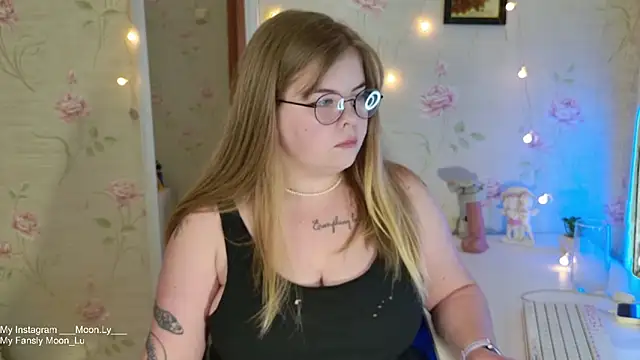 sinnamon  online show from 10/28/25, 04:39