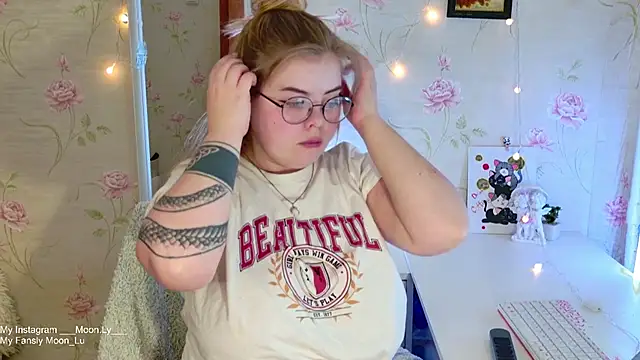 sinnamon  online show from 11/29/25, 12:27