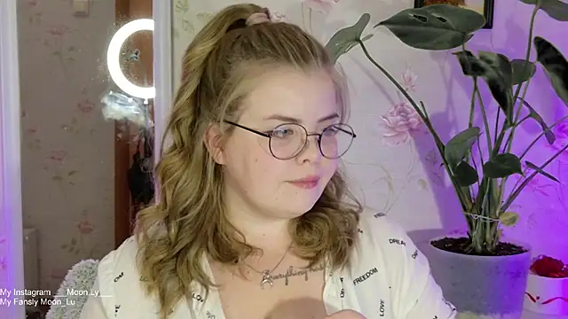 sinnamon  online show from 09/19/25, 06:01