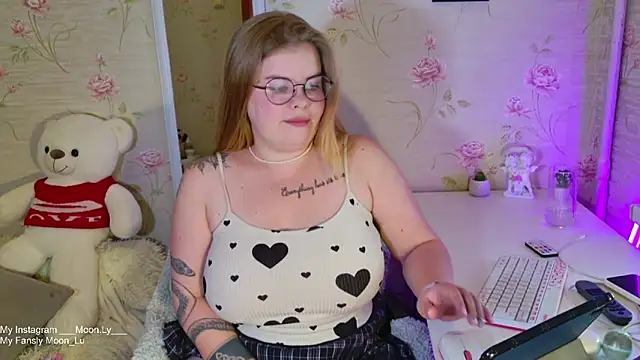 sinnamon  online show from 10/13/25, 04:52