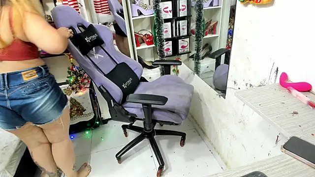 Snapshot of allsson_queen chatting on 11/15/25, 02:26 allsson queen online show from 11/15/25, 02:26