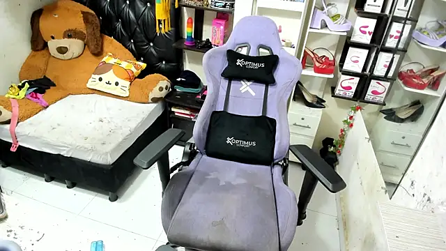 Snapshot of allsson_queen chatting on 11/07/25, 02:49 allsson queen online show from 11/07/25, 02:49