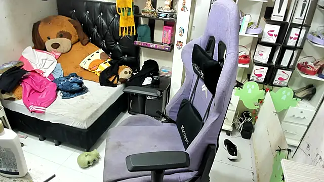 Snapshot of allsson_queen chatting on 10/28/25, 08:19 allsson queen online show from 10/28/25, 08:19