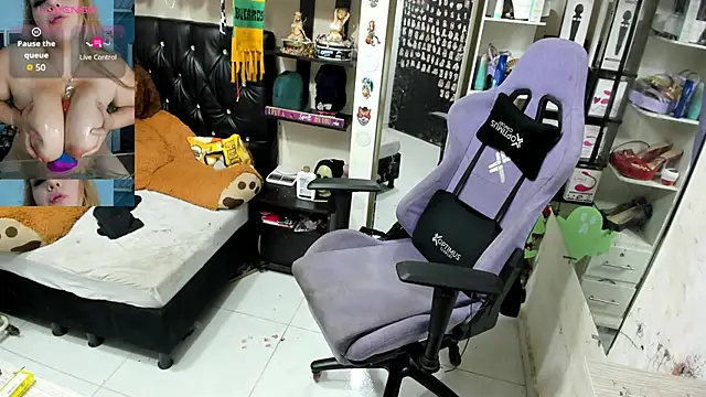 Snapshot of allsson_queen chatting on 10/21/25, 08:19 allsson queen online show from 10/21/25, 08:19