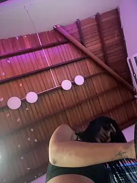 Ashly Miller online show from 10/24/25, 07:57